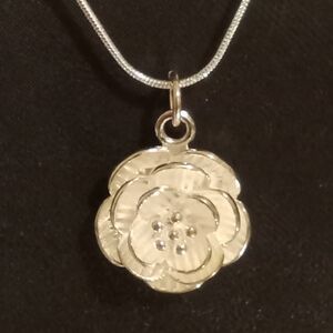 16in Silver tone Floral Pendant Necklace